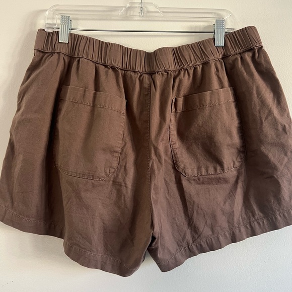 Pact Organic Cotton Daily Twill Short in deep taupe - Picture 3 of 4